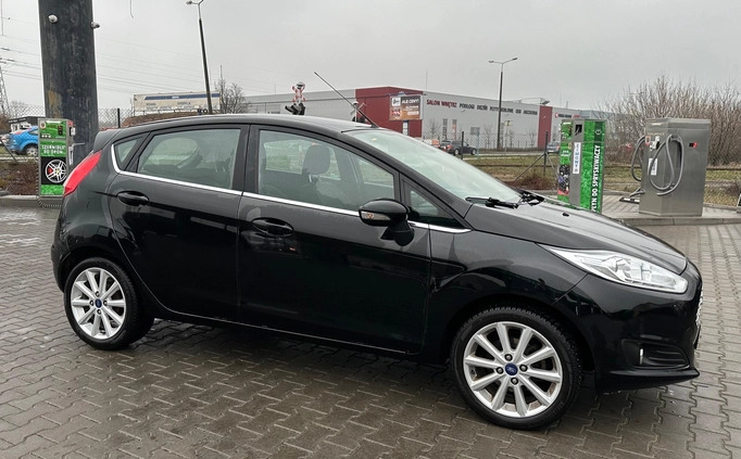 Ford Fiesta cena 39200 przebieg: 88500, rok produkcji 2016 z Bydgoszcz małe 79